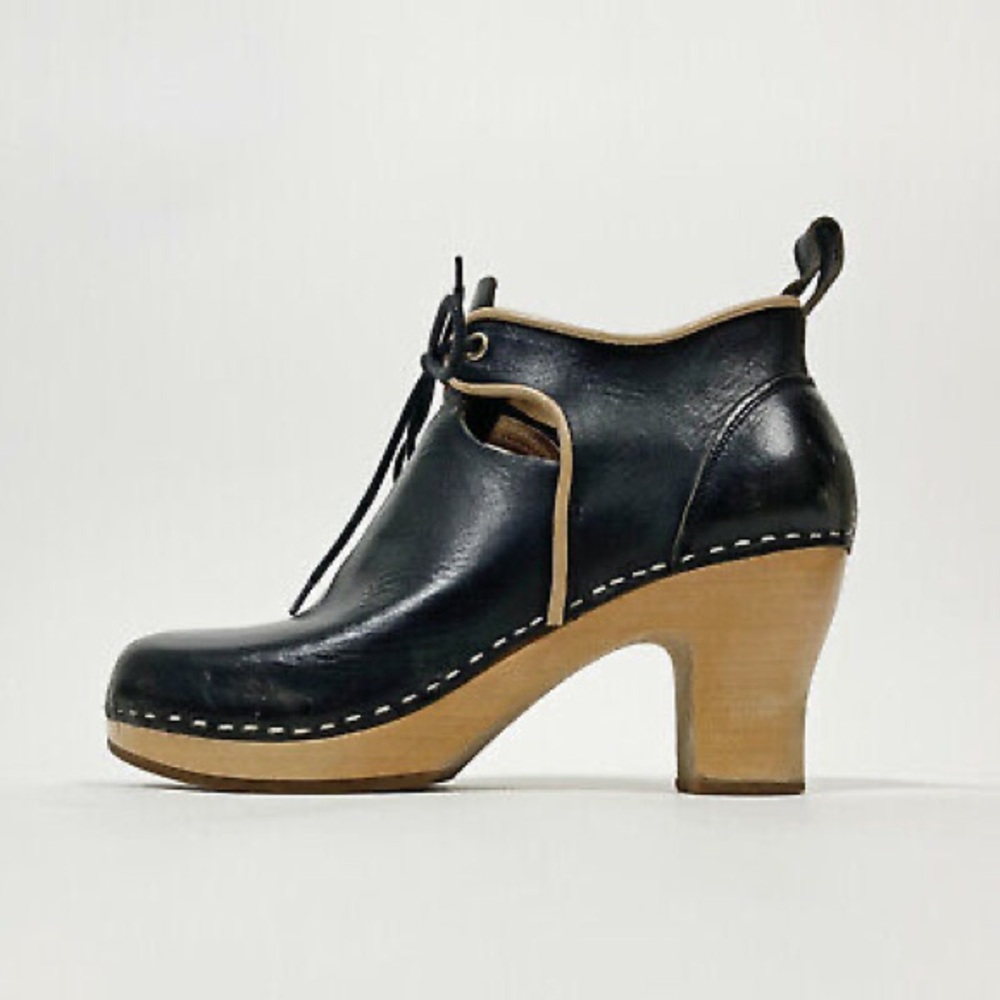 Swedish Hasbeens 18th Century bootie // boot // clog - Balck leather laced // 38